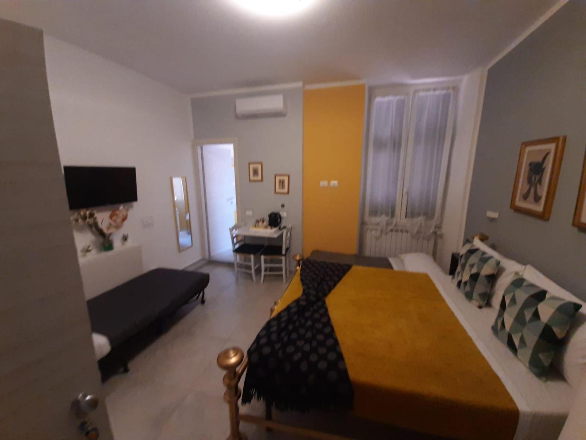 Justkey Hotel La Spezia Room photo